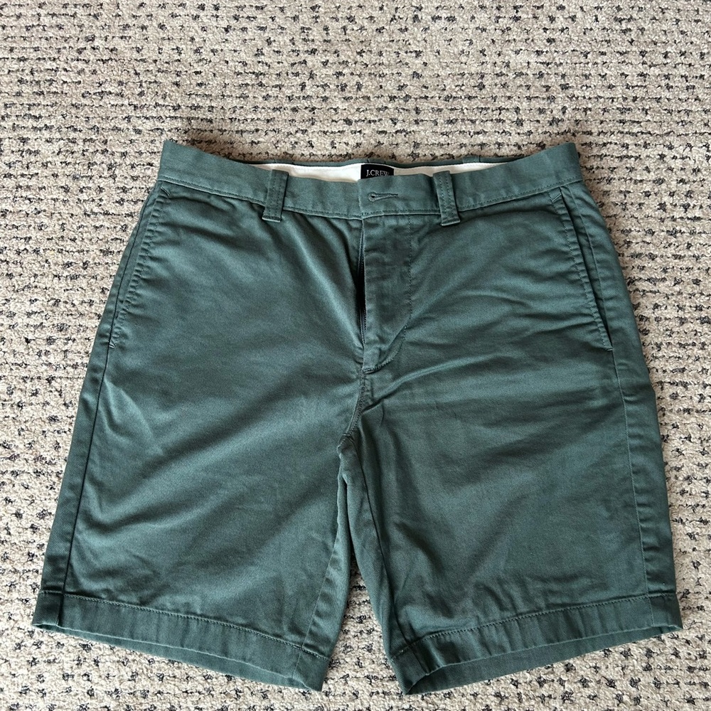 J. Crew Men’s Green 9" stretch chino short, size 30